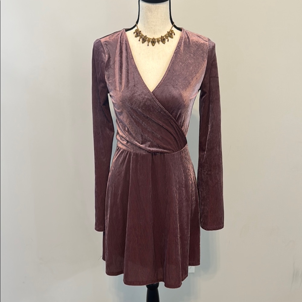 Express Velvet Long Sleeve V-Neck Dress. Size Small